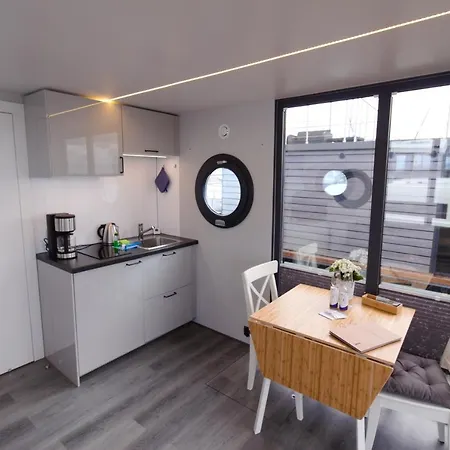 Bateau-hôtel Hausboot Fjord Aquila Mit Dachterrasse In Wendtorf